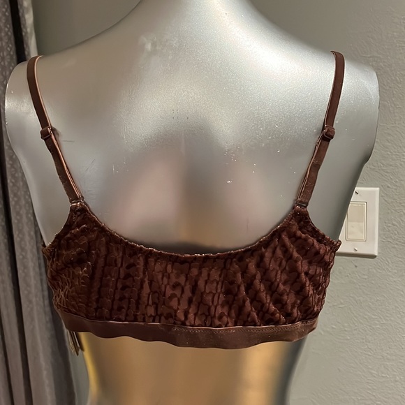 SKIMS
Wireless Velvet Scoop Bra - Chestnut - Picture 9 of 11